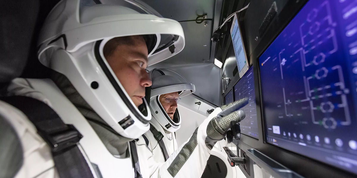 SpaceX - Crew Dragon Displays UI/UX